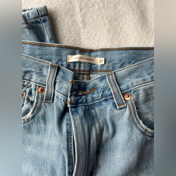 NWOT Levi’s Low Pro Straight Jeans - Picture 4 of 4